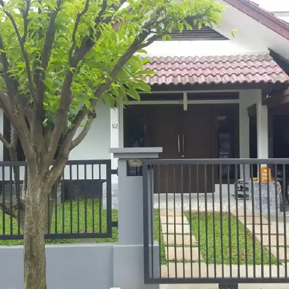 dijual rumah terawat di perumahan Kemang Pratama Bekasi akses jalan lebar 