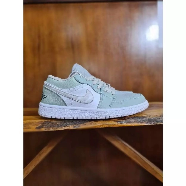 sepatu sneakers nike junior low camo mint