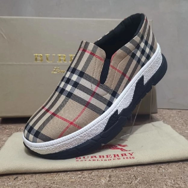 sepatu slip on pria burberry