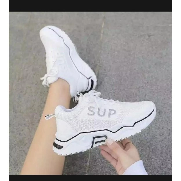 Sepatu sneaker wanita SUP 