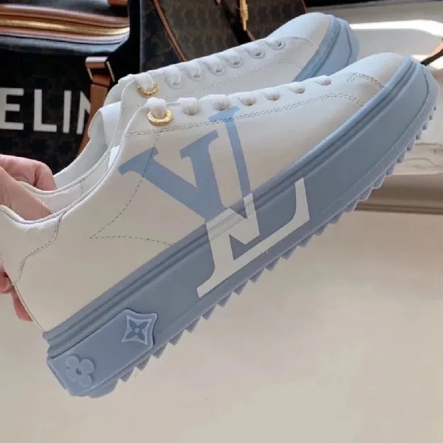 Sepatu sneakers louis vuitton lv women