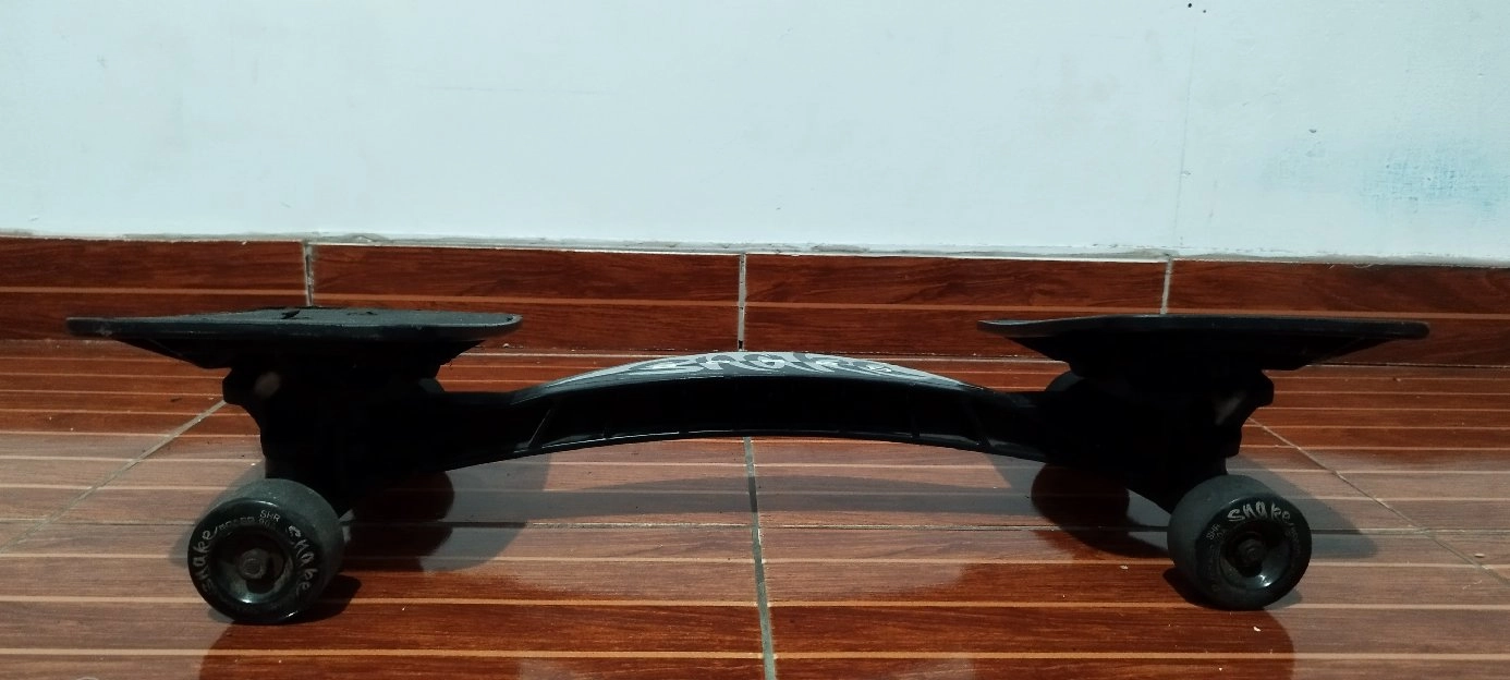 Snake Board, skateboard pertama yang muncul di dunia. Dijual karena agak susah pakai nya