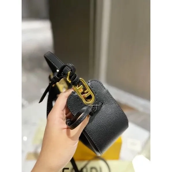 tas kulit wanita fendi