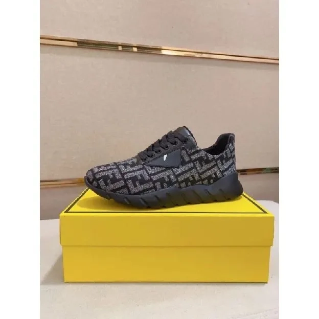 Sepatu sneakers pria fendi