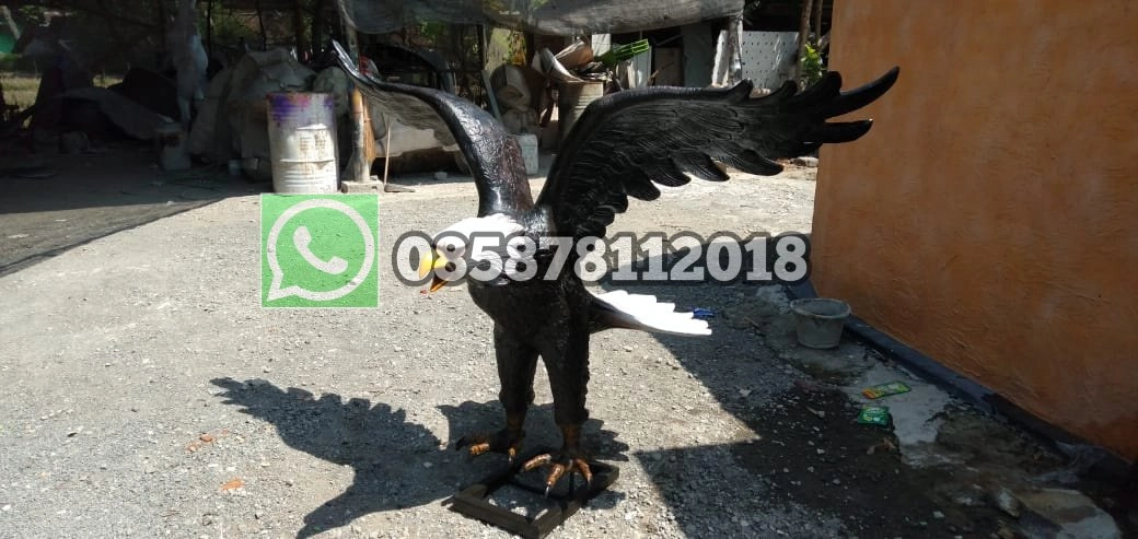 Patung Burung Elang