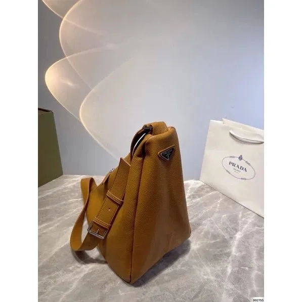 Tas Prada spring and summer new triangle bag