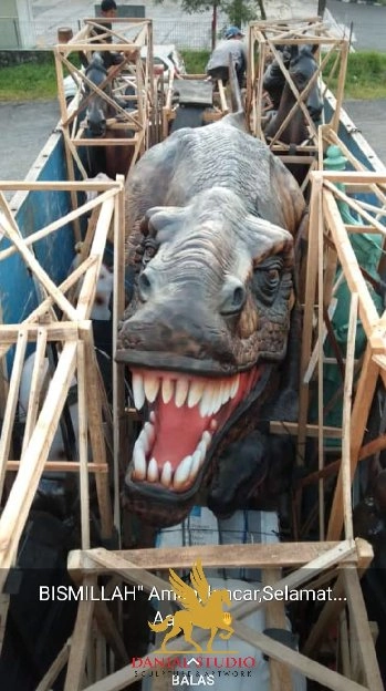 Patung Dinosaurus