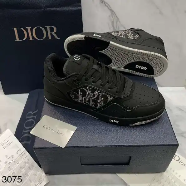 sepatu sneakers pria dior