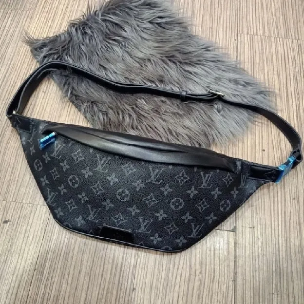 Waistbag LV DISCOVERY BUMBAG IN MONOGRAM