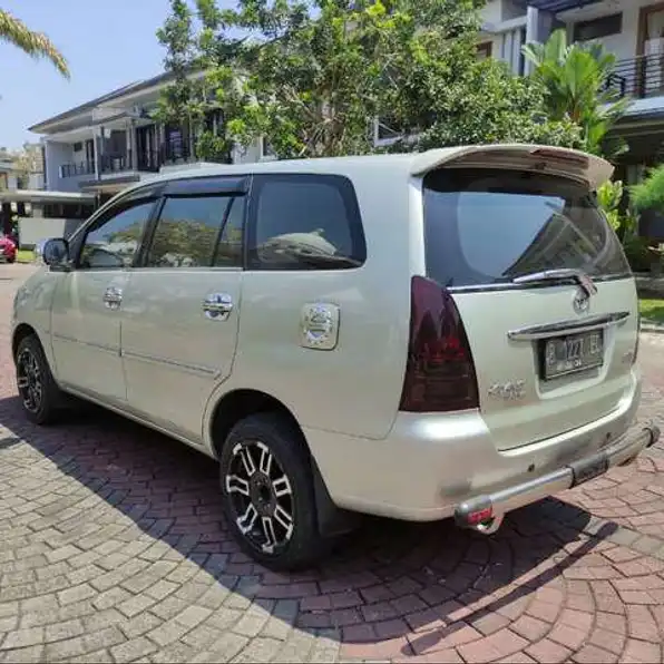 Toyota Kijang Innova 2.0 V Bensin-Mt 2005