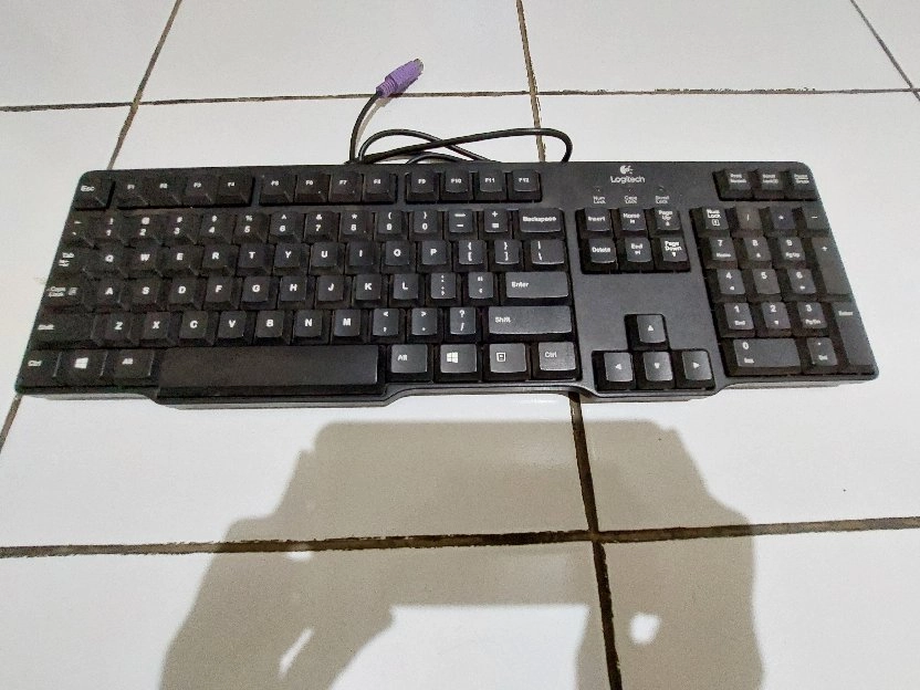 keyboard Logitech wired wireless bekas second