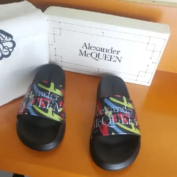 sandal pria slide selop cowok alexander mcqueen rubber sandal santai