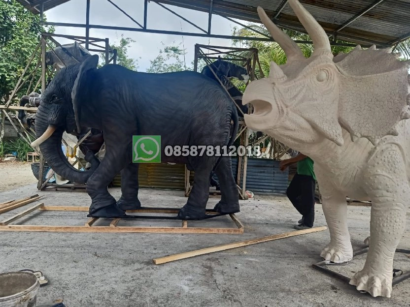 Patung Gajah Kecil