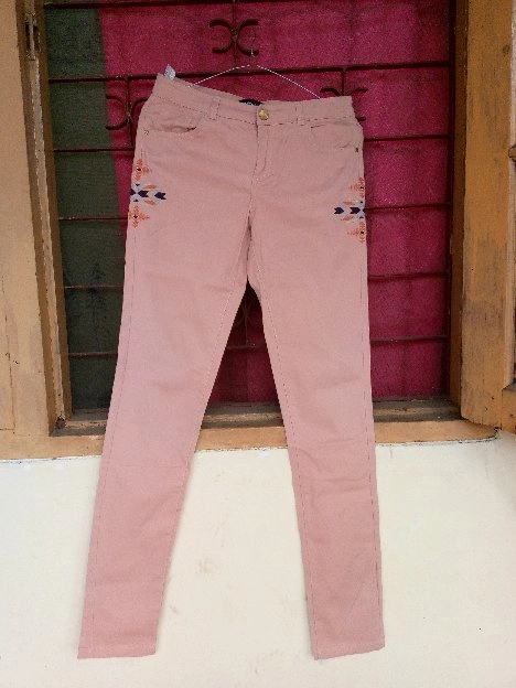 Celana jeans preloved merk Mango 200 k nego( diluar ongkir) makasih