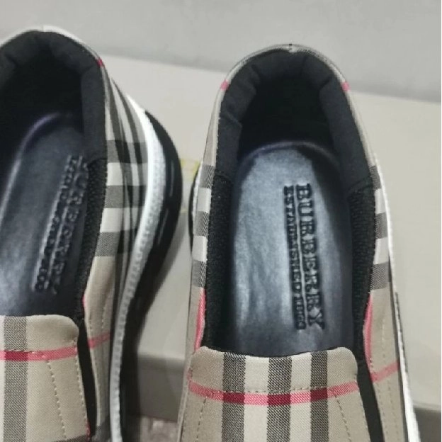 sepatu slip on pria burberry