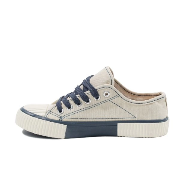 Sepatu Canvas Sneakers 