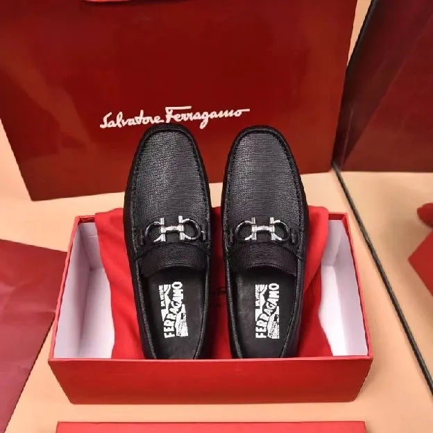 Sepatu loafers pria salvatore ferragamo