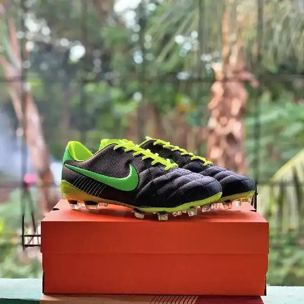 Sepatu bola nike tiempo legend