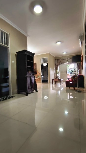 Rumah Terawat Semi Furnished di Kemang Pratama 1 Bekasi Kota"BEBAS BANJIR"