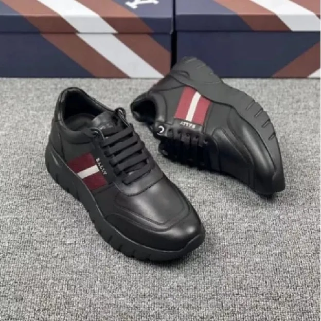 Sepatu sneakers stripe pria bally