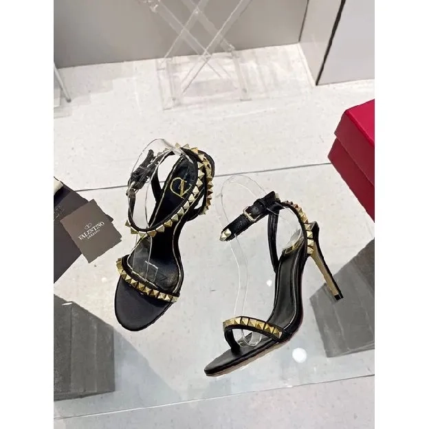 Sepatu Sandal heels studded wanita valentino