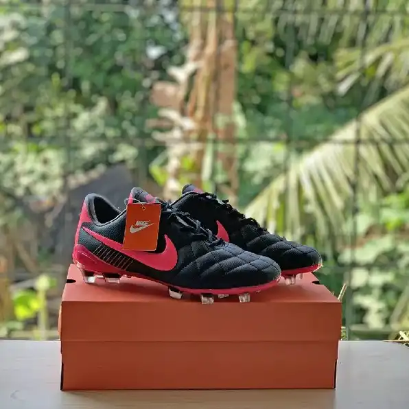 Sepatu bola nike tiempo legend