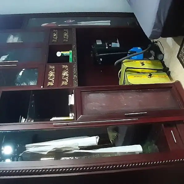 di jual cepat lemari dan mini bar dari kayu jati