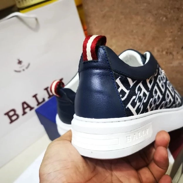 sepatu sneakers pria bally