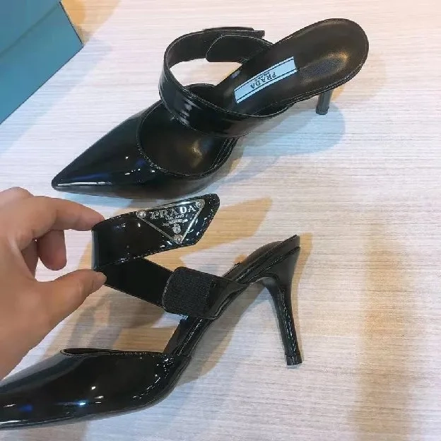 Sandal heels runcing wanita prada