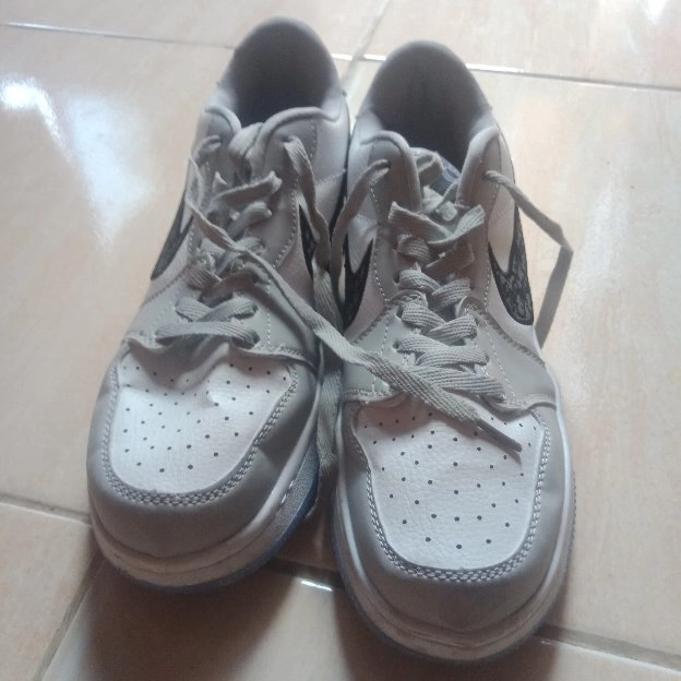 sepatu dior size42 