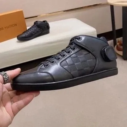 Sepatu sneakers pria louis vuitton lv damier