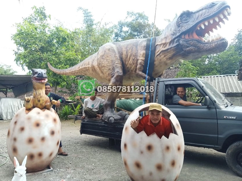 Patung Dinosaurus