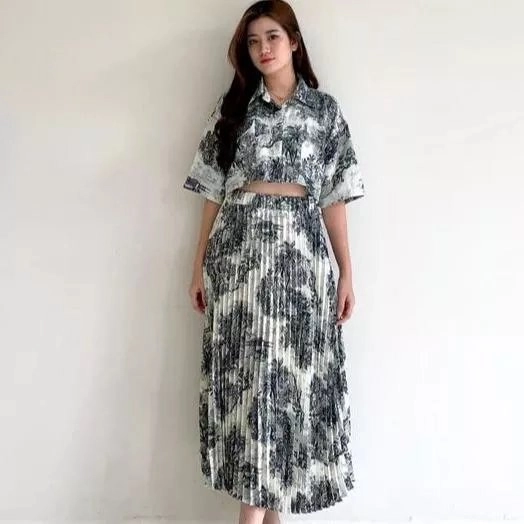 ONE SET WANITA NATURE KOREAN VINTAGE KEMEJA CROP & ROK MIDI PLISKET 