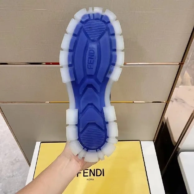 Sepatu boots pria fendi