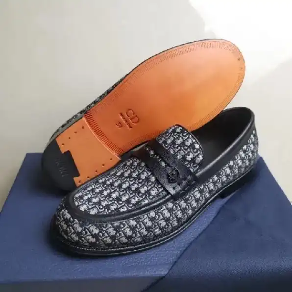 Sepatu pantofel formal pria dior