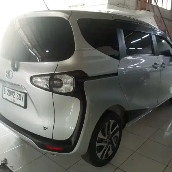 TOYOTA SIENTA 1.5 V AT 2017