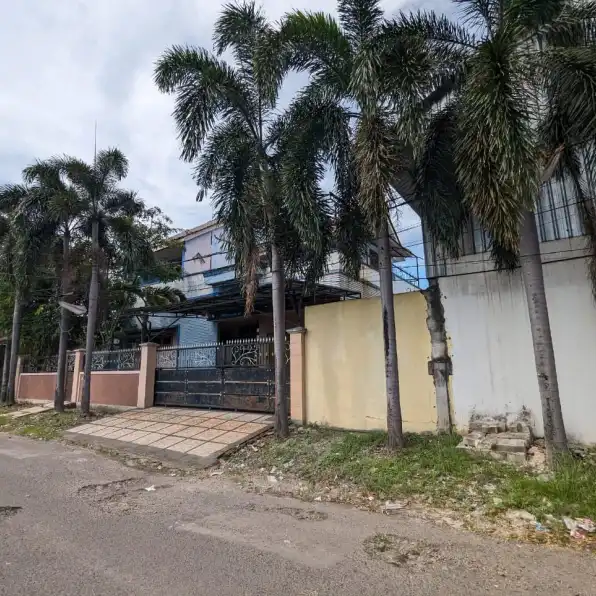 Di Jual Rumah dan Gudang di Jalan Granit Kumala Gresik