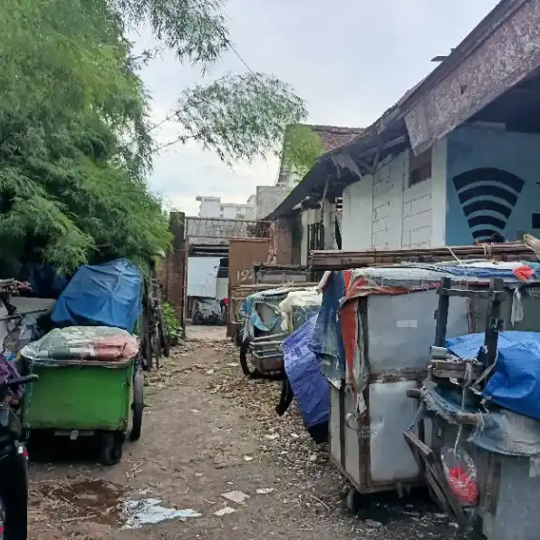 Rumah  Hook Hitung Tanah Raya Pandegiling Surabaya pusat Strategis