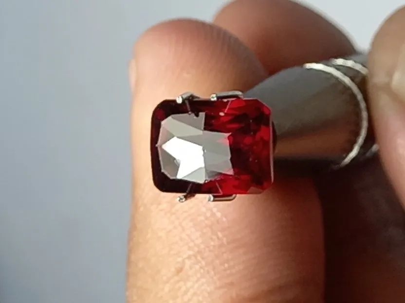 natural red garnet 3.10ct no treatment