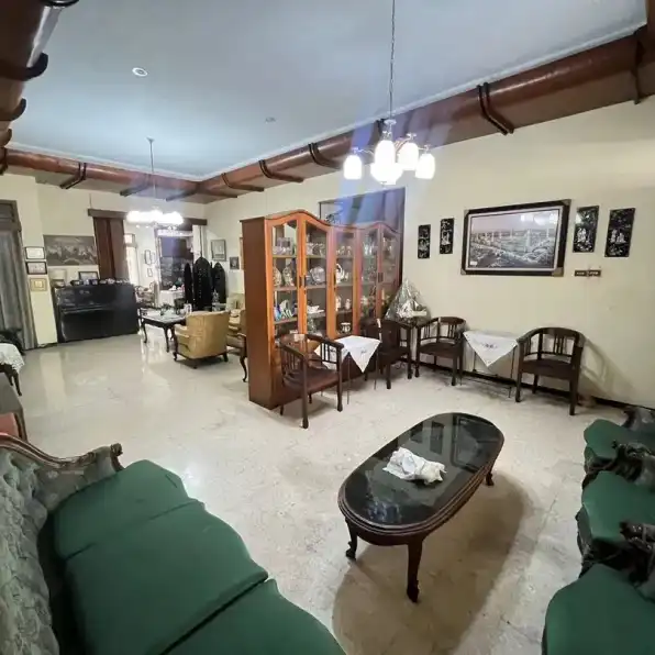 Rumah Cocok Untuk Tempat Usahai di Jalan RA Kartini Surabaya