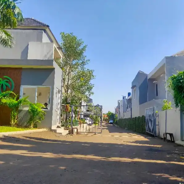 rumah 2 lantai dan siap huni