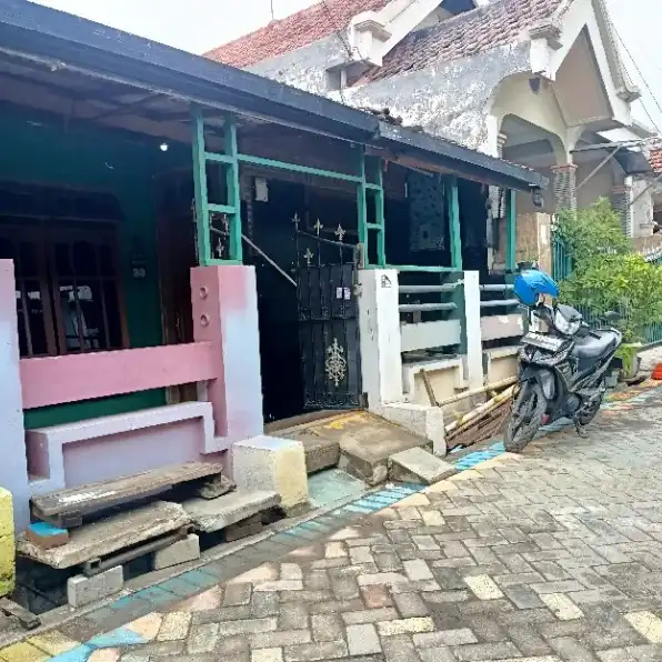 Rumah Manukan Lor Surabaya barat SHM dekat jalan utama food junction