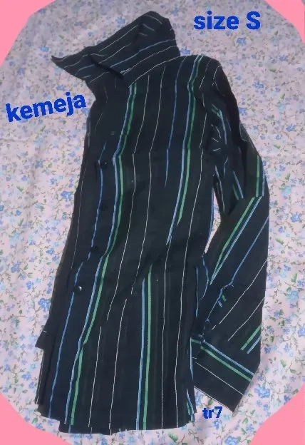 kemeja wanita warna hitam salur