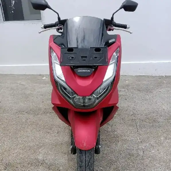 Honda pcx 2023 putih