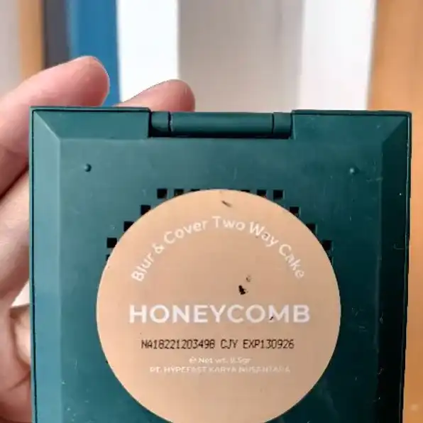 two way cake luxcrime shade honey comb 