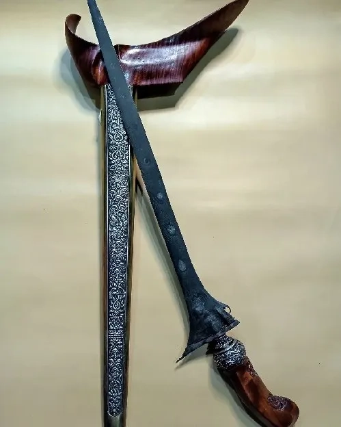 Keris Dhapur Mesem Besi Hijau Pamor Tirto Tumetes