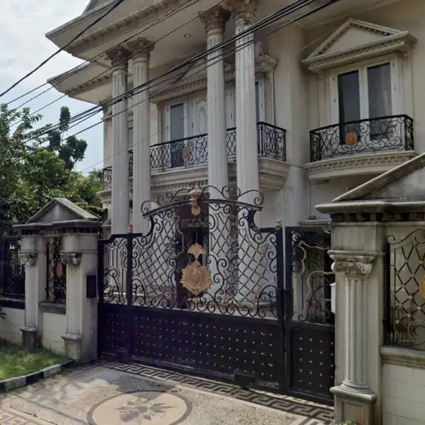 Rumah Hook Bagus Shm di Jalan Gayungsari Barat Surabaya