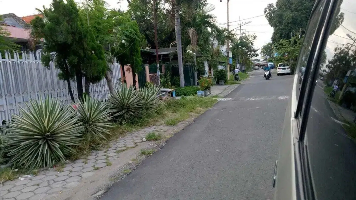 Rumah Dua Lantai di Daerah Pucang Sewu Kota Surabaya