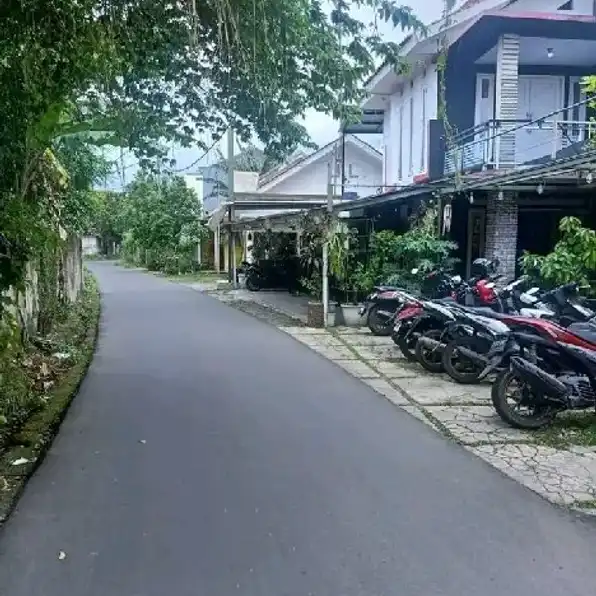 Rumah cantik Pinggir Jalan dan Kios Usaha Tanah Baru Beji Depok