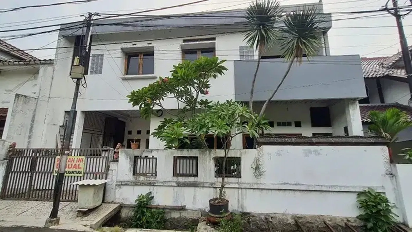 Rumah Luas Dua Lantai di Perum Bangun Cipta Jakarta Timur